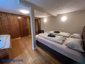 Wood Lodge - Image 3