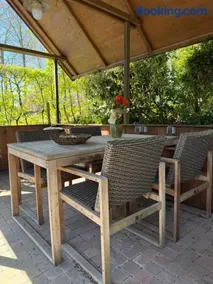Vacation home with a large fenced-in yard - Image 4