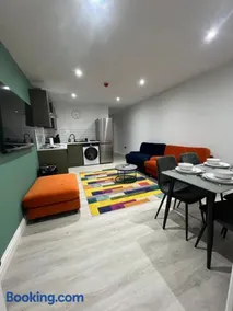 Essence Penthouse by SJP - One Bedroom - Central Kettering - Free Parking - Image 5