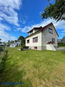 Bestemors hus med kystnær beliggenhet - Image 3