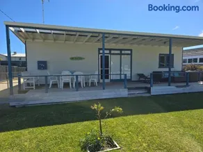 Lano Beach Shack - Image 1