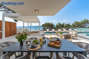 Villa Bava with 4 En-suite Bedrooms, Heated 33 sqm Pool - Image 2