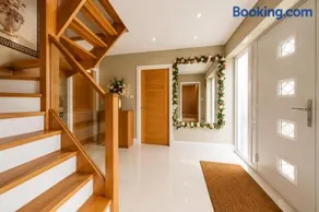 Room E Luxury Room Stay in Batley - Image 2