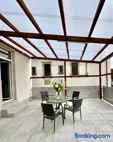 Luxury Apartment with River View - Image 2