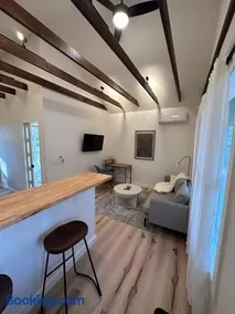 Cabin Oasis near Town - Image 4