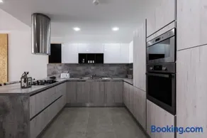 Ta Martin, Flat 2 - Image 3