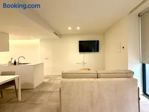 Convenient Valencia Studio Near Nou Mestalla & Metro - Image 2