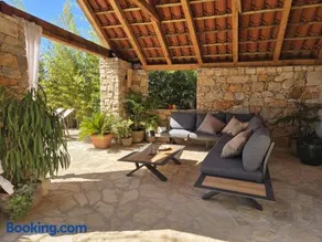 Mai's Cottage - Image 2
