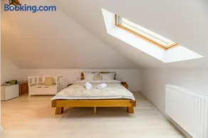 B-Holiday Luxury GuestHouse - Image 4