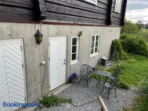 Hyggelig lite bosted ved sjøen, nær sentrum i Valnesfjord - Image 2
