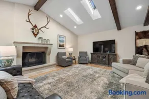 Evergreen Retreat Luxury Home with Theater - Image 3