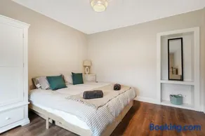 Free Parking | Central | Sleeps 6 | Great Location - Image 3