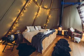 Scaldersitch Farm Boutique Glamping Tipi with private wood fired hot tub - Image 1