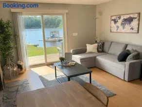 Thames River Cottage - Image 1