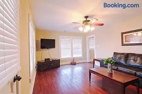 Downtown Florence Condo Pet Friendly Near Attractions - Image 2