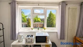 ValueStays Self Contained Studio Windsor Legoland - Image 3