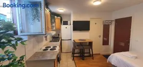 Studio apartment near metro and forest! - Image 4