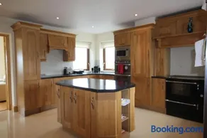 King's Lodge - Image 3