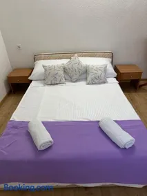 Studio Apartment - Image 3