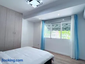 Una habitación cómoda y luminosa - Image 5