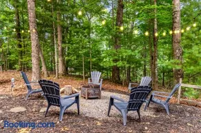 Downward Dog Lodge - Mountain Yoga Retreat, Hot Tub & Pet-Friendly Escape - Image 3