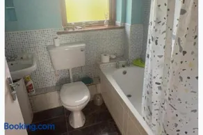 North Dublin 2-Bed House Sleeps 4 - Image 2