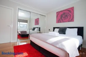 Luxury on Webster Upscale 2BR Close to Hospital - Image 2