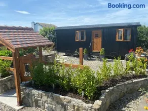 Carlingford Glamping Hut - Image 5