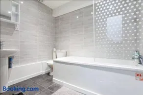 Central 4 Bed Flat in Islington London - Image 4