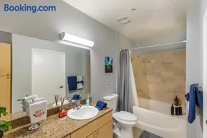 5 Bed Perfect World Cup Soccer Home Met Life only 5 miles - Image 5