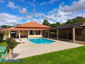 Chácara no centro para até 15 pessoas com piscina aquecida e 5 quartos - Image 2