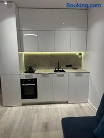 Fly & Pool Apartment - Image 3