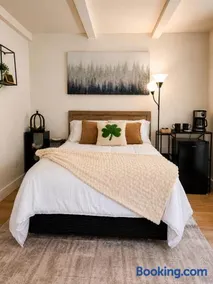 Private 1BR Apt, with Patio and Free Parking - Image 2