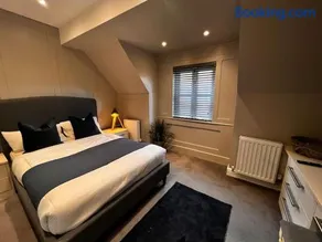 1 Holdan Mews, 1 bed house, free parking, central Witney - Image 3
