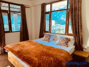 Aura Manali Best Mountain View Stays - Image 1