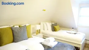 RC Airport Rooms - Image 4