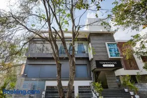 Townhouse Hospital - Image 1