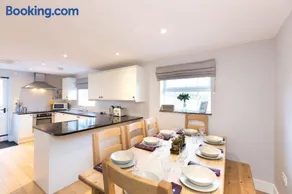 Amberleigh House - Image 1