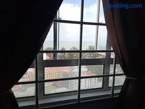 Homestay Camelia Kuala Terengganu - Near Drawbridge, Pasar Payang, KTCC Mall, Hospital HSNZ and Batu Buruk Beach Area - Image 3