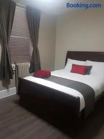 1-Bedroom Cozy Suite #23 by Amazing Property Rentals - Image 1