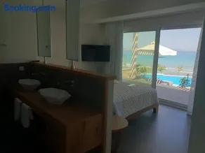 Paralia Luxury Suites - Image 3