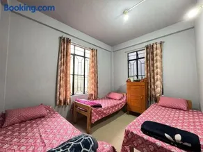 Eli's backpackers Hostel - Image 1