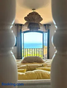 Charming, elegant, spacious house in Saint-Raphaël - Image 1