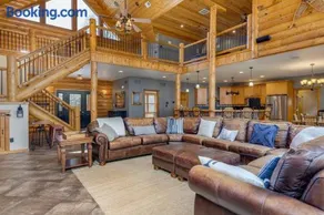 Luxurious Cabin on Castle Rock Lake! Sleeps up to 20! - Image 3