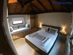 Hara's Apartments - Image 4
