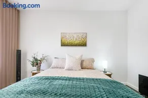 104 Portarlington Esplanade 2 bedroom, 2 bathroom apartment Parking Walk to the beach and shops Elevator access - Image 2