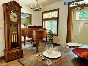 Be Still & Know, Fireplace, Firetable, Walk to Port - Image 3