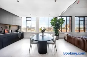 New York Converted Warehouse Apartment in Richmond - Image 2