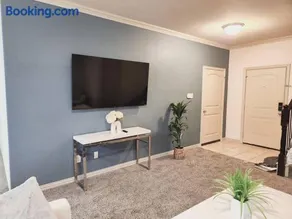 Townhouse near AT&T stadium, Six Flags & Epic Waterpark - Image 2