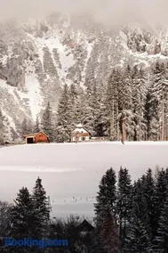 CHILLHAUS Pear Mountain by AA Holiday Homes - Image 4